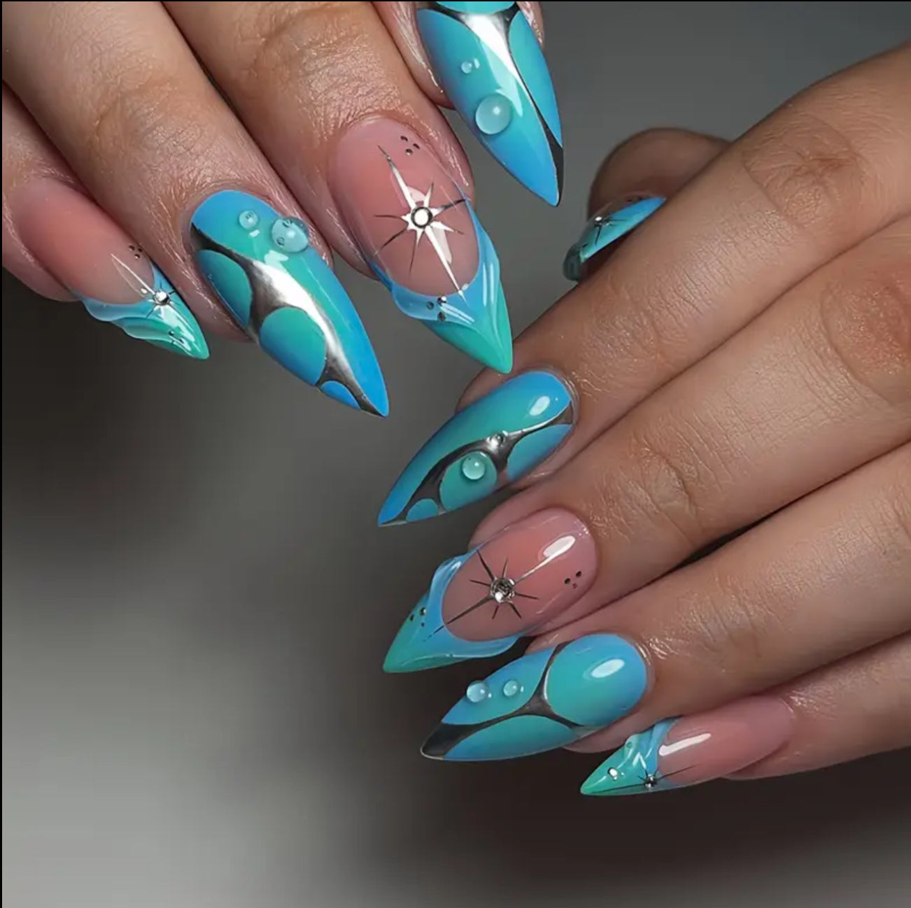 24/48pcs Sweet & Cool 3D Wavy Silvery Texture Press-On Nails - Almond Shape